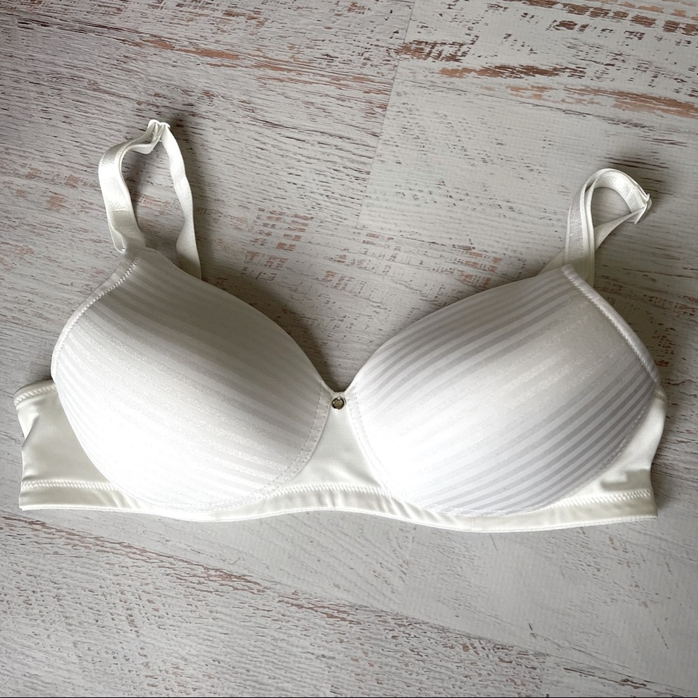 Warner’s Bra 34B Wireless White